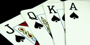 Người chơi nên tận dụng những quân bài đặc biệt